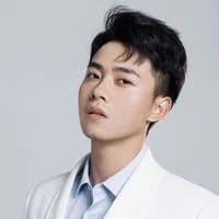 Diễn viên Chung Quốc Cường (钟国强)
