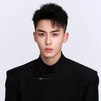 Diễn viên Triệu Hoa Vi (赵华为)