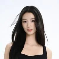 Diễn viên Vương Tiểu Ức