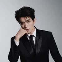 Diễn viên 立青
