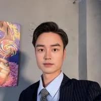 Diễn viên Quan Cường (关强)