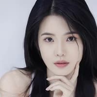 Diễn viên Cẩm Tử
