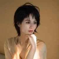 Diễn viên Vương Quân Quân (王君君)